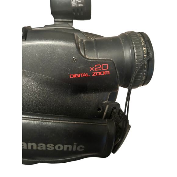 Vintage Panasonic 20X Digital Zoom Camcorder Strap Camera Only - Picture 2 of 4